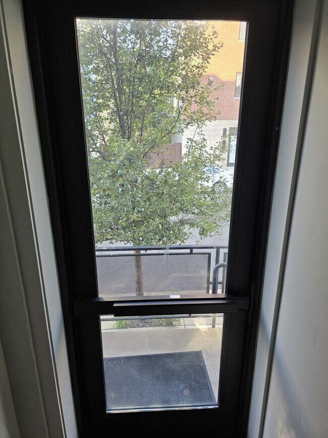 Foto del edificio - 1541 Ridge Ave