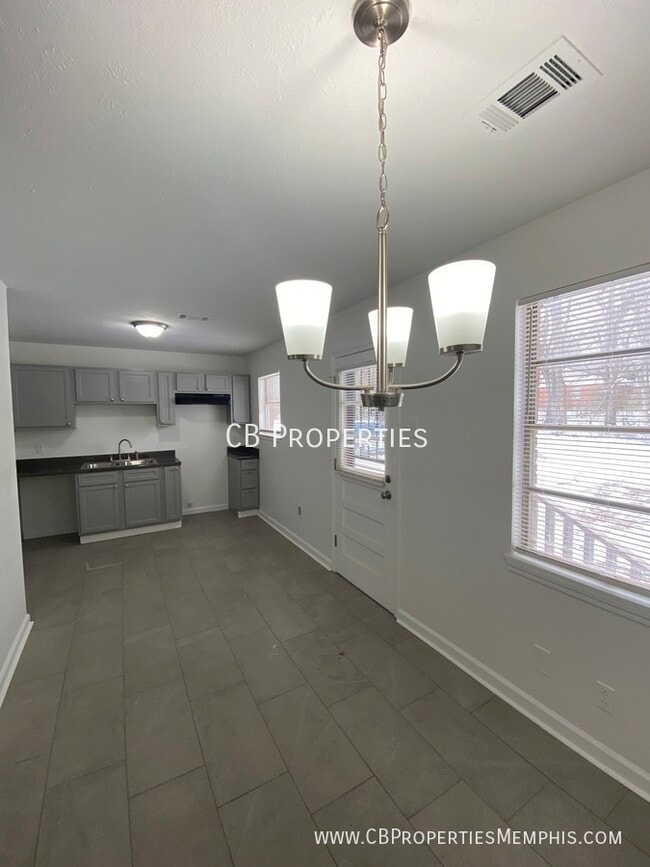 Building Photo - 3611 Suzanne Dr