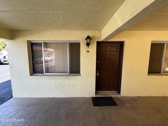 Building Photo - 400 Oakridge Blvd