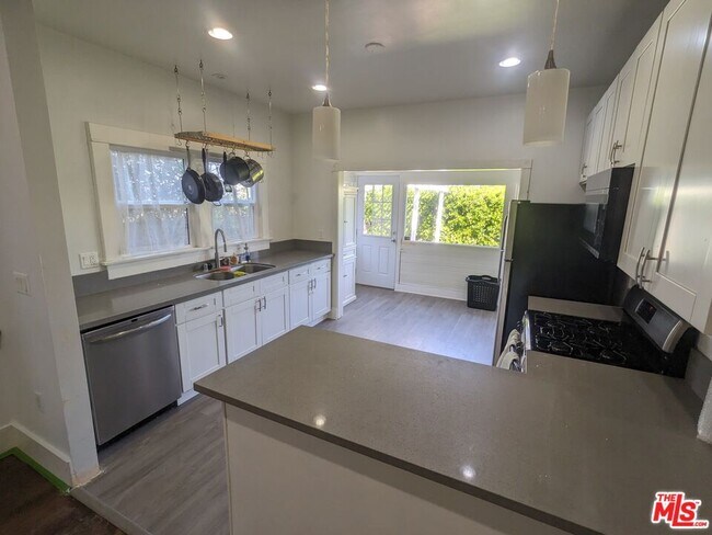 Foto del edificio - 4547 W 16th Pl