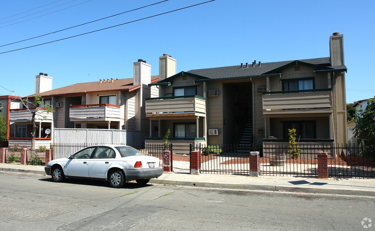 Primary Photo - 116-120 Michigan St