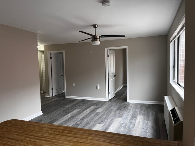 Building Photo - Affordable 2-Bedroom Apartment in Southwes...