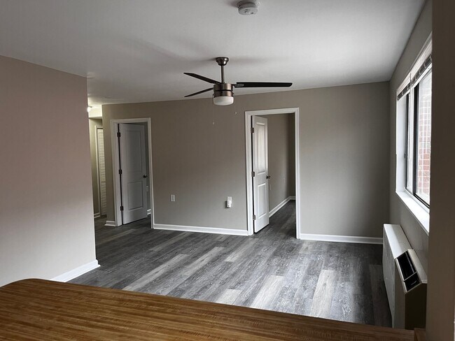 Foto del edificio - Spacious, Sunlit 2BR Apartment – Prime Loc...