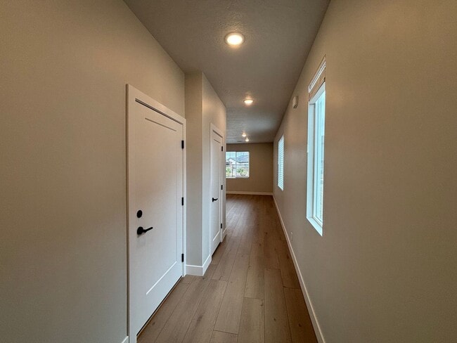 Building Photo - BRAND NEW END TOWNHOME FOR RENT!
