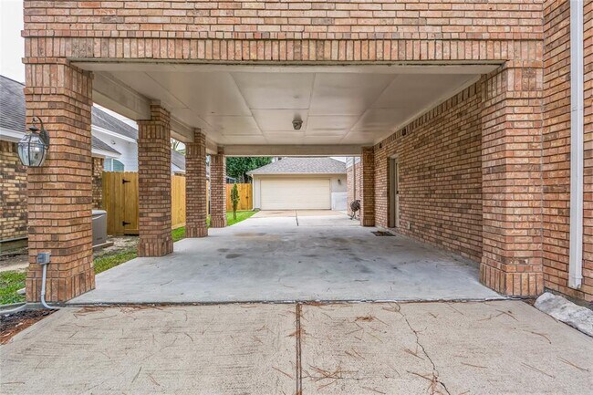 Building Photo - 18502 Autumn Park Dr
