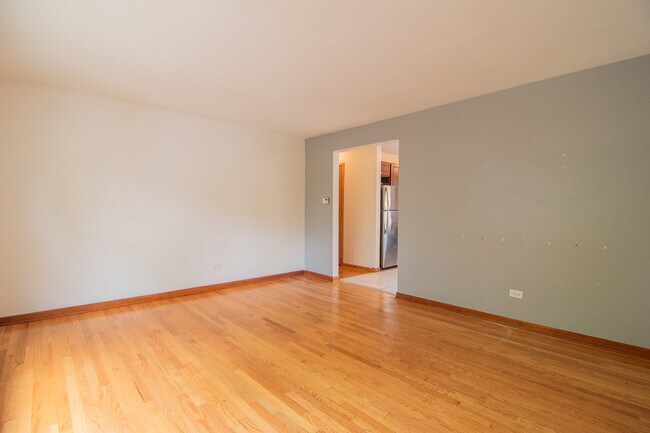 Building Photo - 801 E 89th St