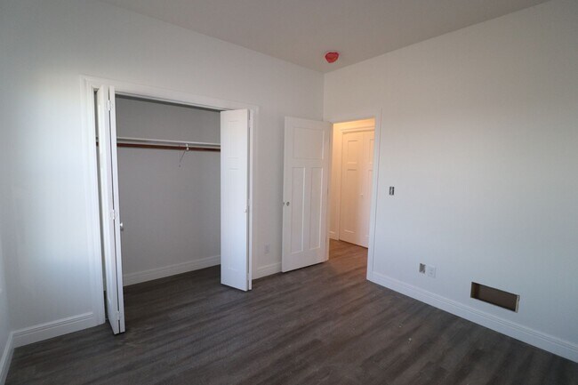 Building Photo - New duplex!
