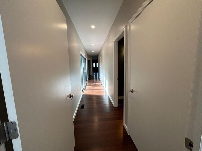 Foto del edificio - 3811 Franklin Blvd