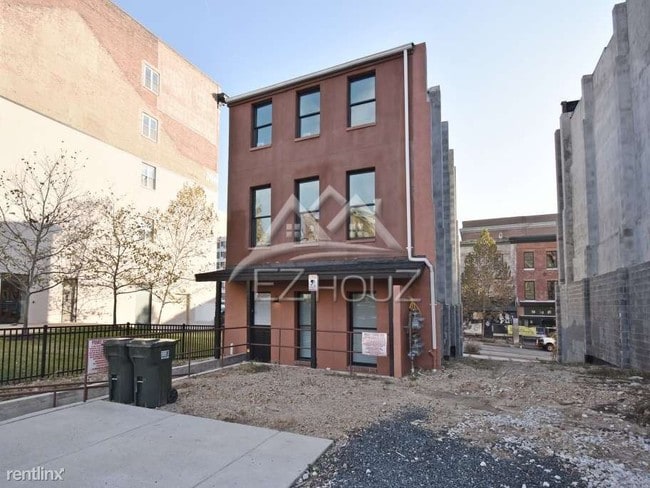 Building Photo - 1 br, 1 bath Apartment - 416 N Howard St,2B