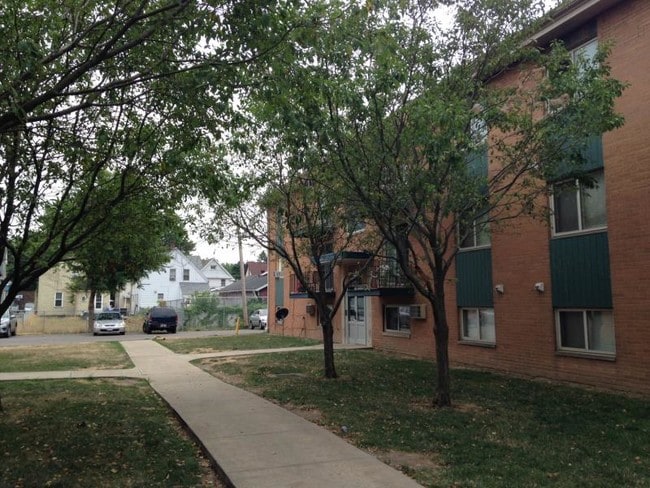 Building Photo - 2303 Forestdale Ave