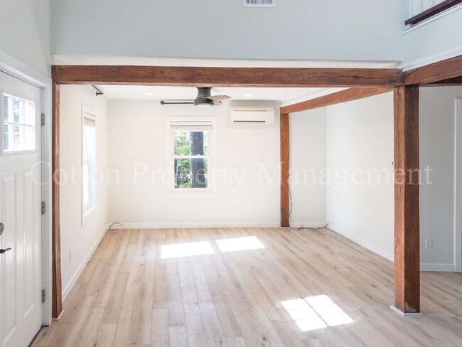 Building Photo - 1410 S 42nd St