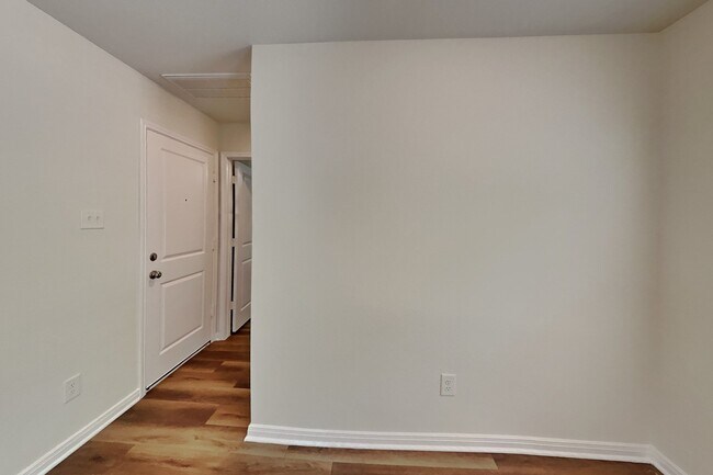 Building Photo - 15673 Del Norte Dr