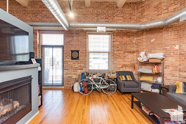 Building Photo - 420 S Clinton St