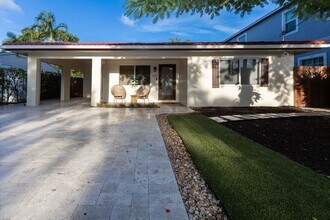 Building Photo - 632 SW 8th Ave