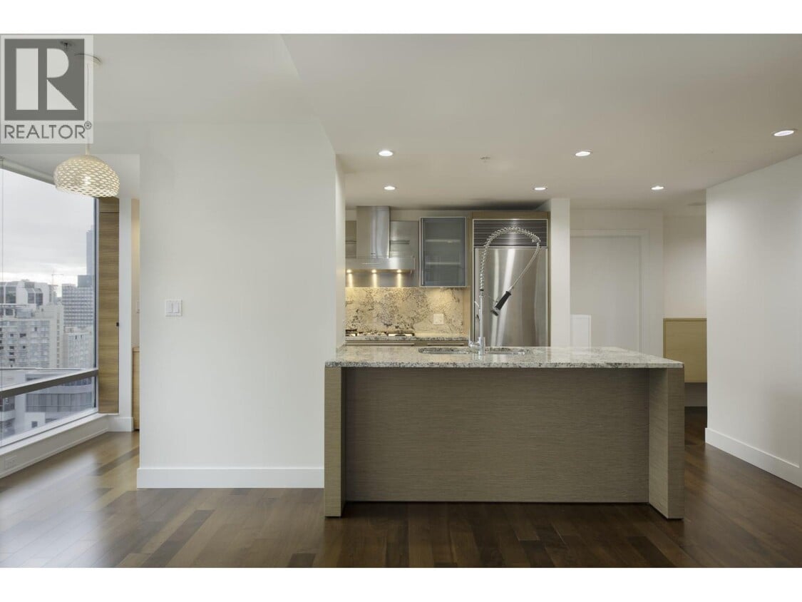 Photo principale - 1111 Alberni St