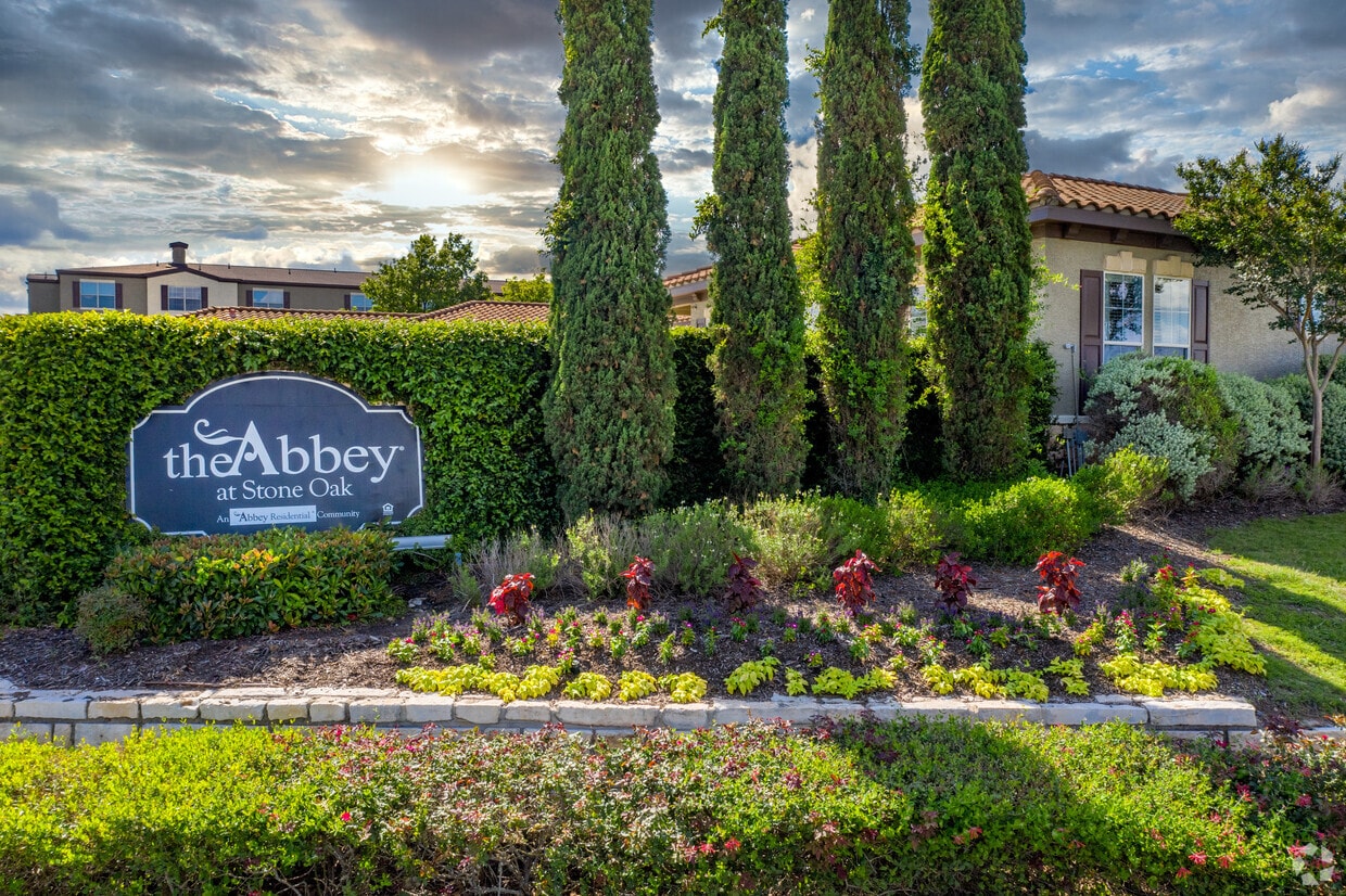 The Abbey at Stone Oak Apartments in San Antonio, TX