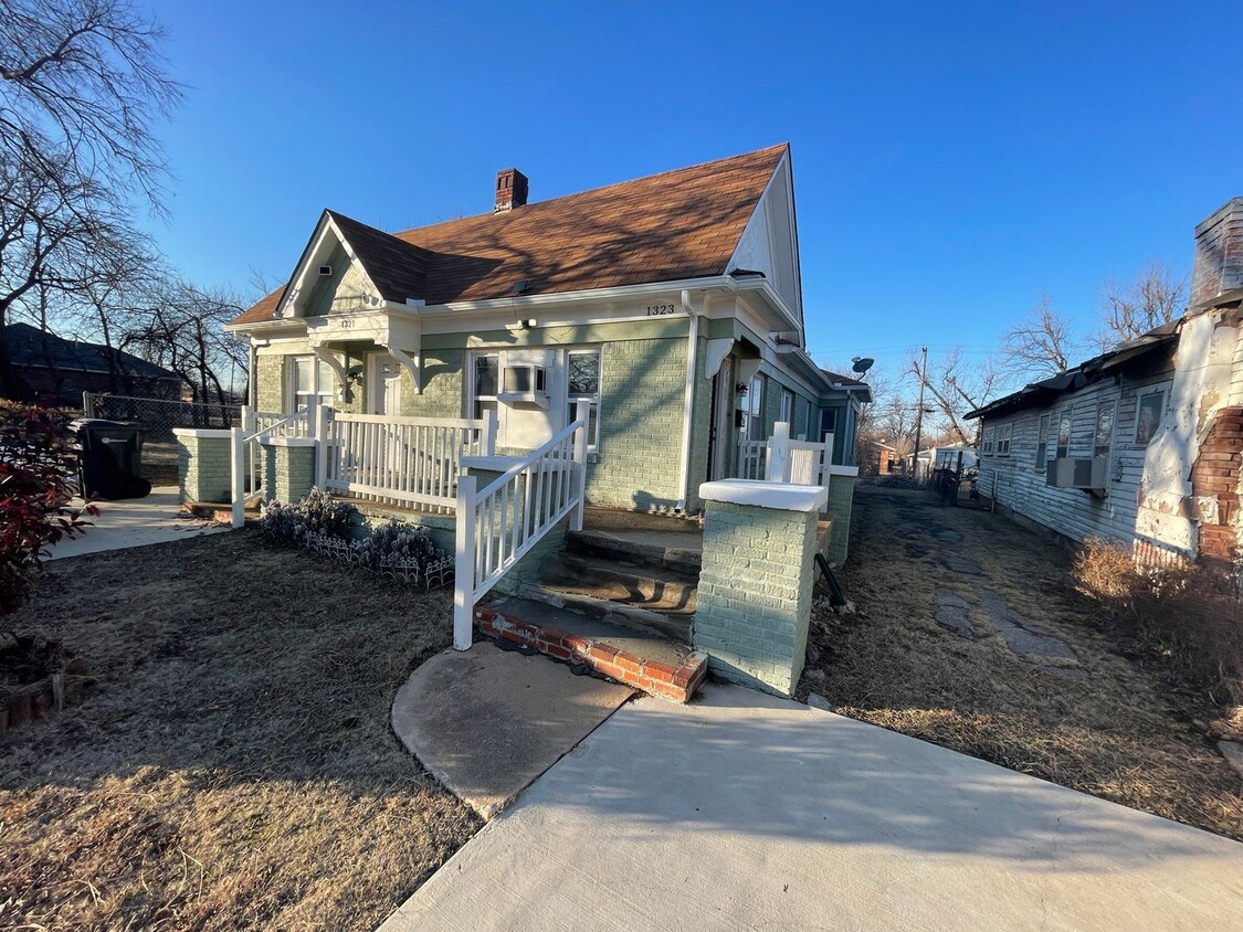 Primary Photo - 1 br, 1 bath House - 1323 NE 16th St