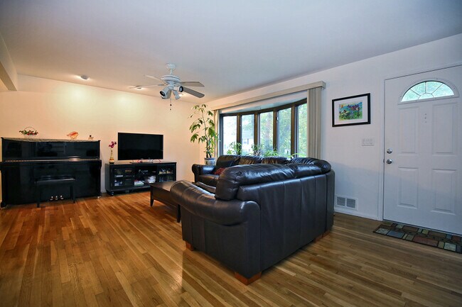 Building Photo - 44 N Ridge Rd