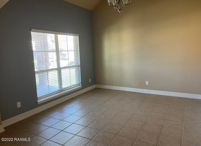 Foto del edificio - 220 Forest Grove Dr