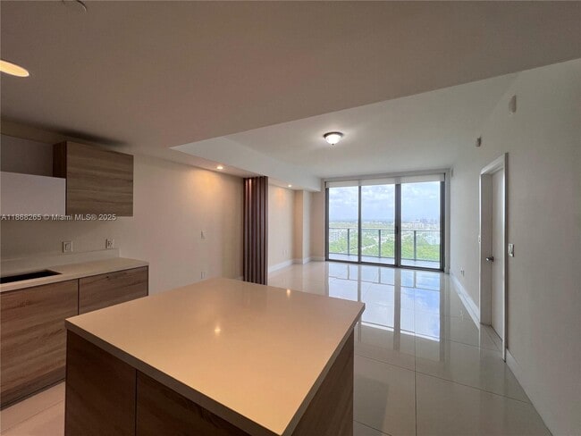 Foto del edificio - 16385 Biscayne Blvd