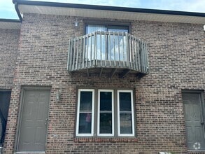 Building Photo - 4 Country Gardens Dr