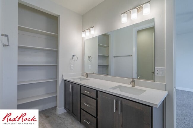 Building Photo - Hurricane Valley 3 Bedroom Townhome