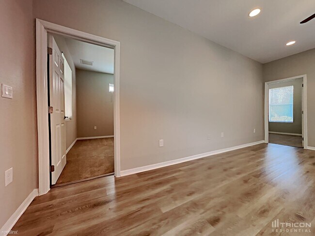 Building Photo - 3144 S San Mateo Dr