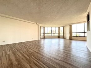Building Photo - 1040 Lunalilo St