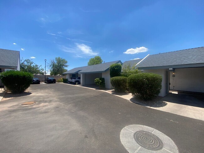 Building Photo - Updated 2 Bed/2 Bath Condo in Great Mesa L...