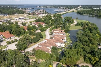 Building Photo - 102 La Vie Dr