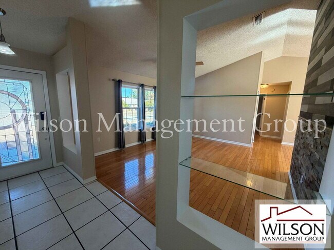 Foto del edificio - 1366 Valhalla St