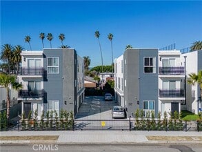 Building Photo - 2727 S La Brea Ave