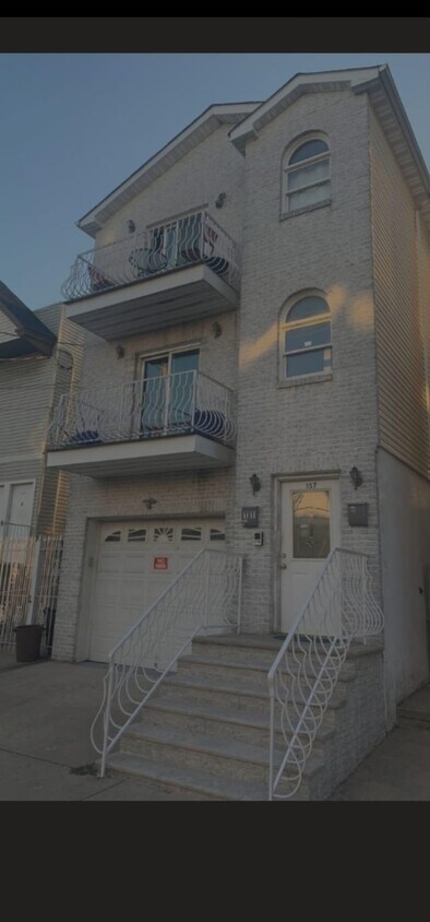 Primary Photo - 157 Seaview Ave