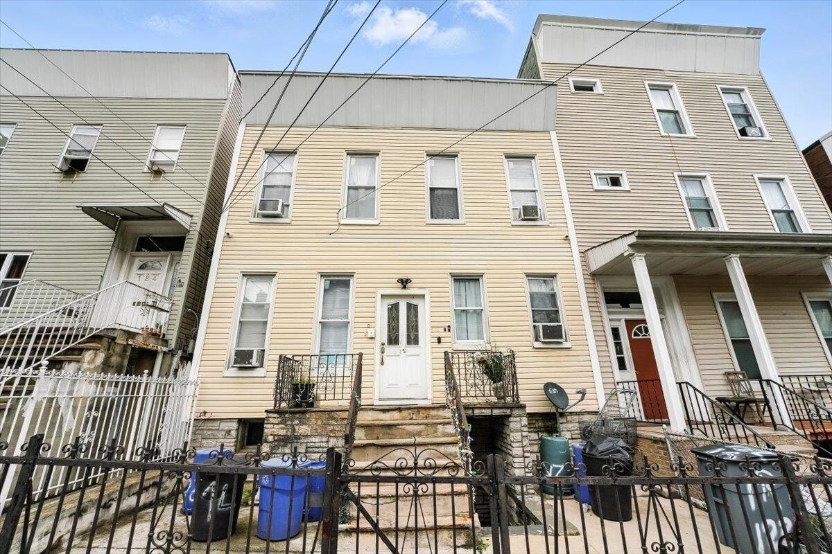 Foto principal - 122 Hutton St
