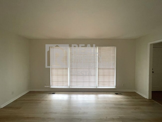 Building Photo - 2866 Glen Echo Dr