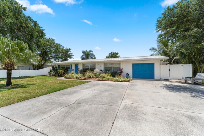Building Photo - 370 Capri Rd