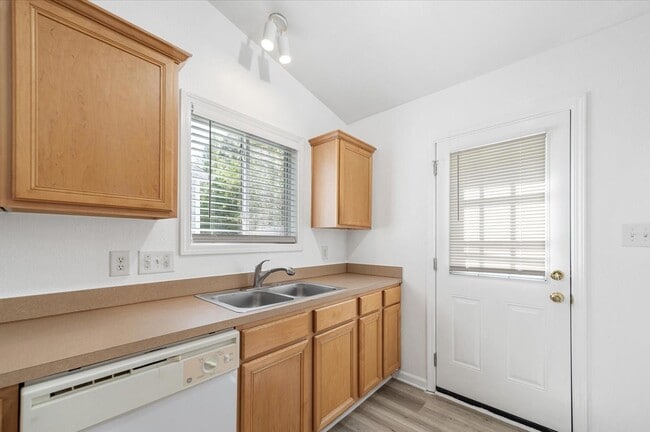 Building Photo - 10441 Hugue Way