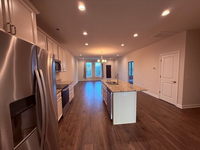 Building Photo - 3 Bedroom, 2.5 Bath Townhouse