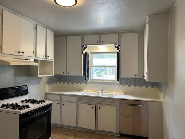 Building Photo - 1802 Vine St