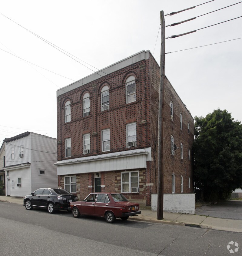 17 Grove St, Glen Cove, NY 11542 Apartments in Glen Cove, NY