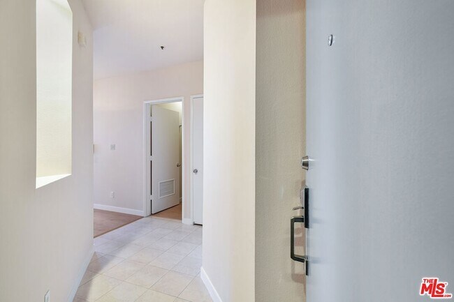 Foto del edificio - 5350 White Oak Ave