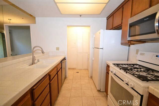 Building Photo - 2571 Plaza del Amo