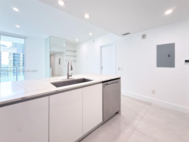 Foto del edificio - 1300 Brickell Bay Dr