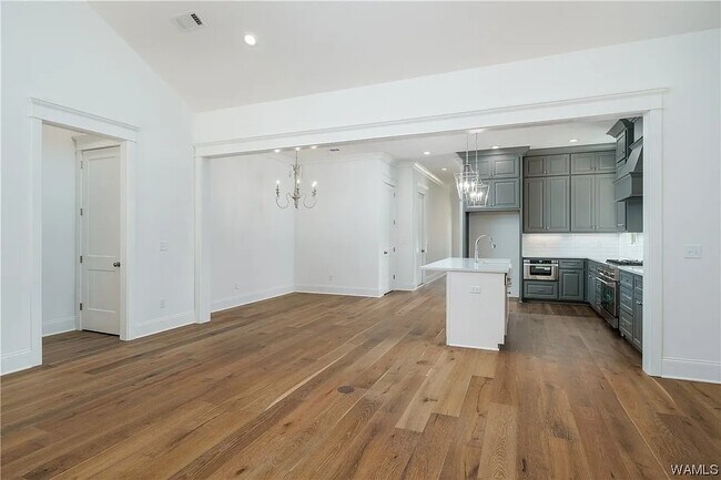 Foto del edificio - 303 Trails End Ln
