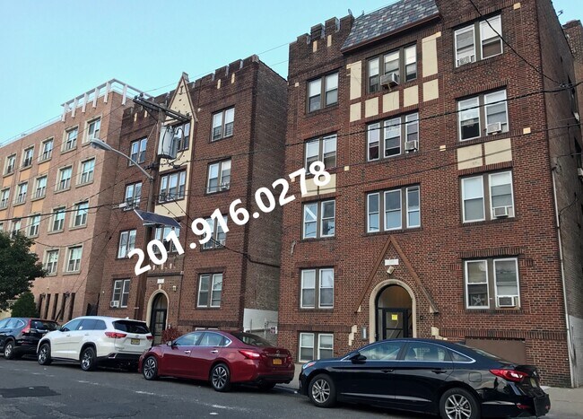 Foto del edificio - 134 Corbin Ave