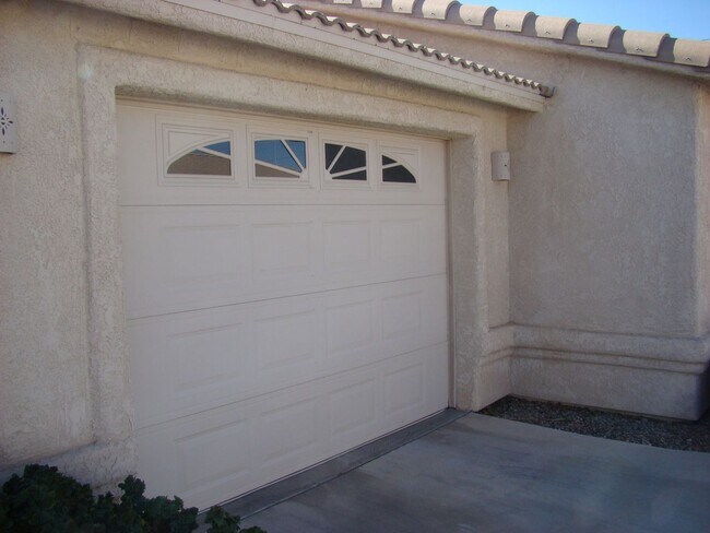 Foto del edificio - Condo close to the golf course, move in re...