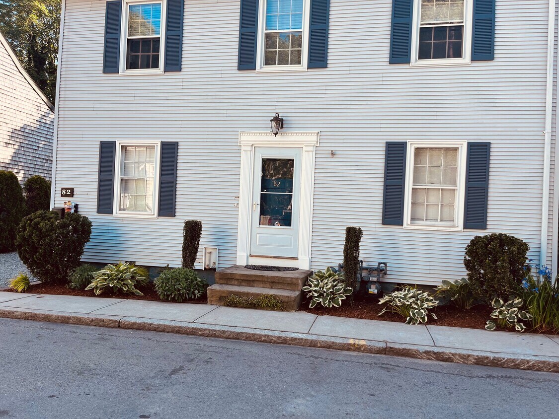 82 Burnside Ave, Newport, RI 02840 House Rental in Newport, RI