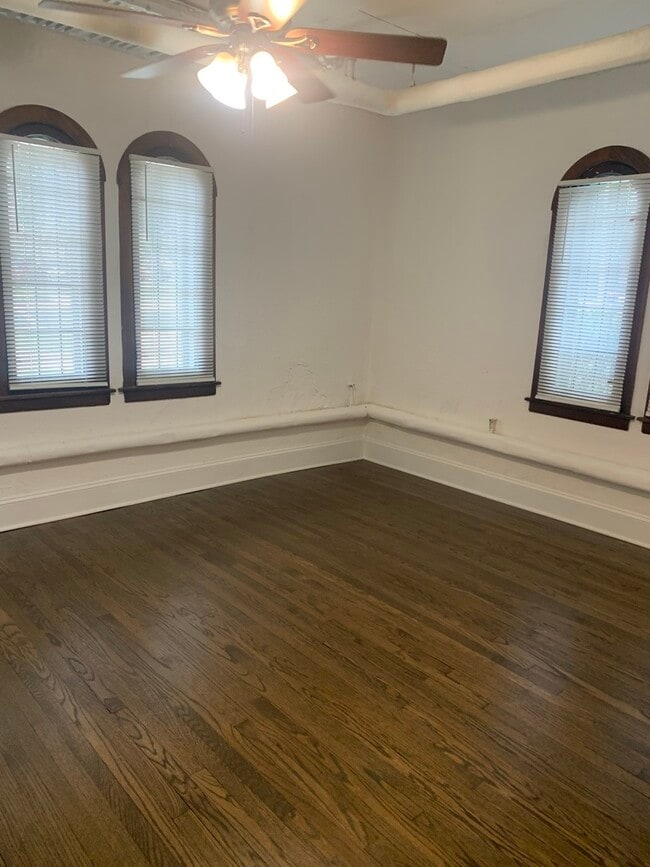 Foto del edificio - 6885 N Overhill Ave