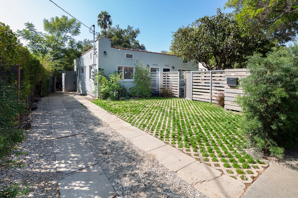 Primary Photo - 4550 Melbourne Ave