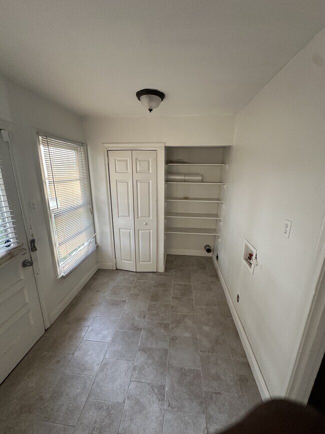 Foto del edificio - 4855 Elena St